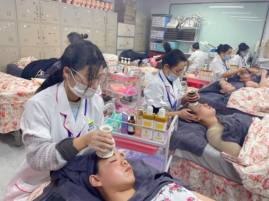 艾灸額頭的操作方法，從零基礎(chǔ)學(xué)艾灸