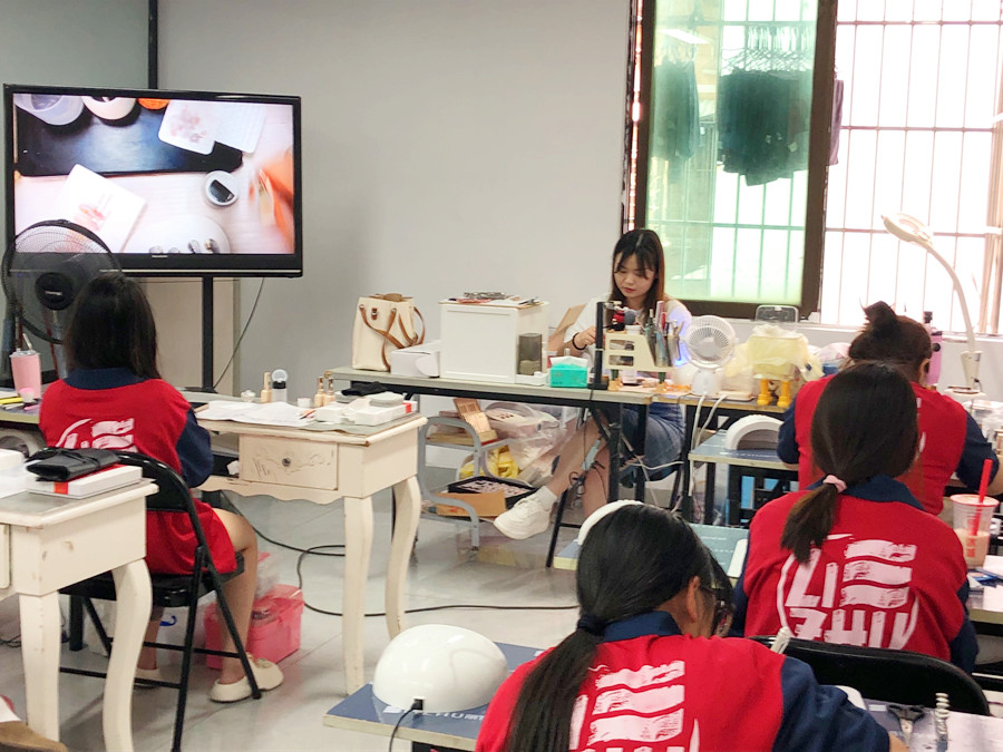 想在南寧學(xué)美甲技術(shù)，歡迎報(bào)讀麗竹學(xué)校