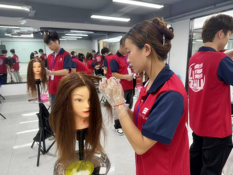 刷染膏的重點(diǎn)，學(xué)燙發(fā)零基礎(chǔ)