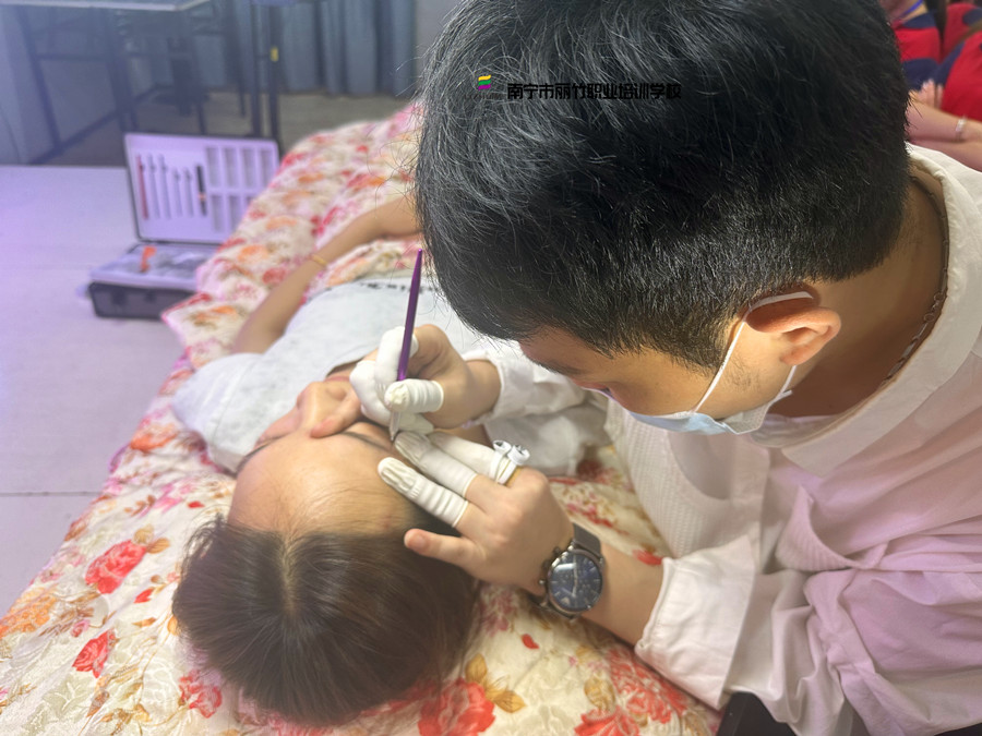 紋繡術(shù)后禁忌要點(diǎn)，廣西眉眼唇紋繡學(xué)校分享