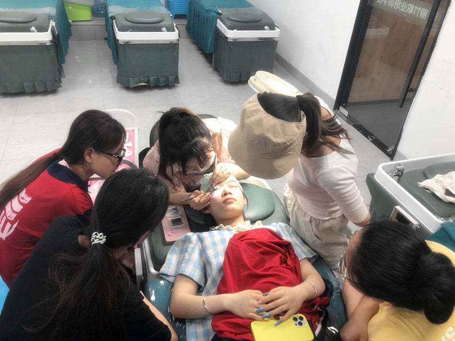 讓美睫保持時(shí)間長的技巧，學(xué)美睫從零開始