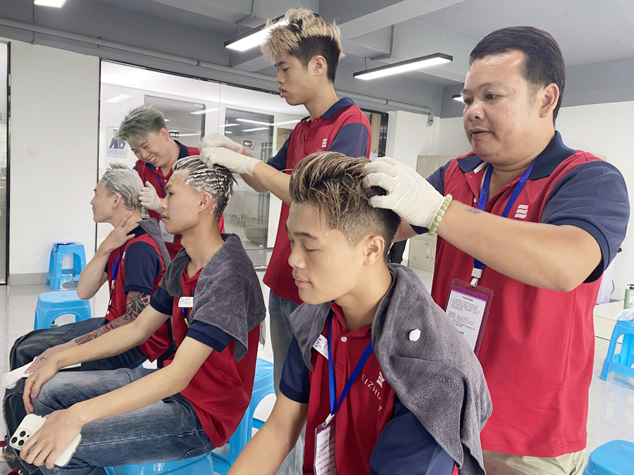 南寧洗頭培訓(xùn)：中式洗頭如何快速氣泡？