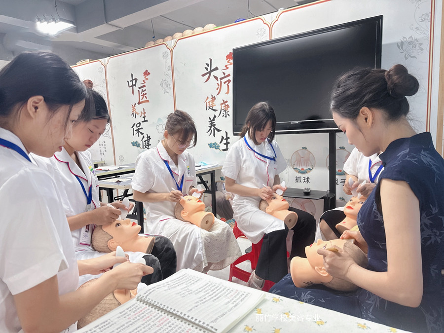 南寧美容健康：為什么推薦女生學(xué)美容？