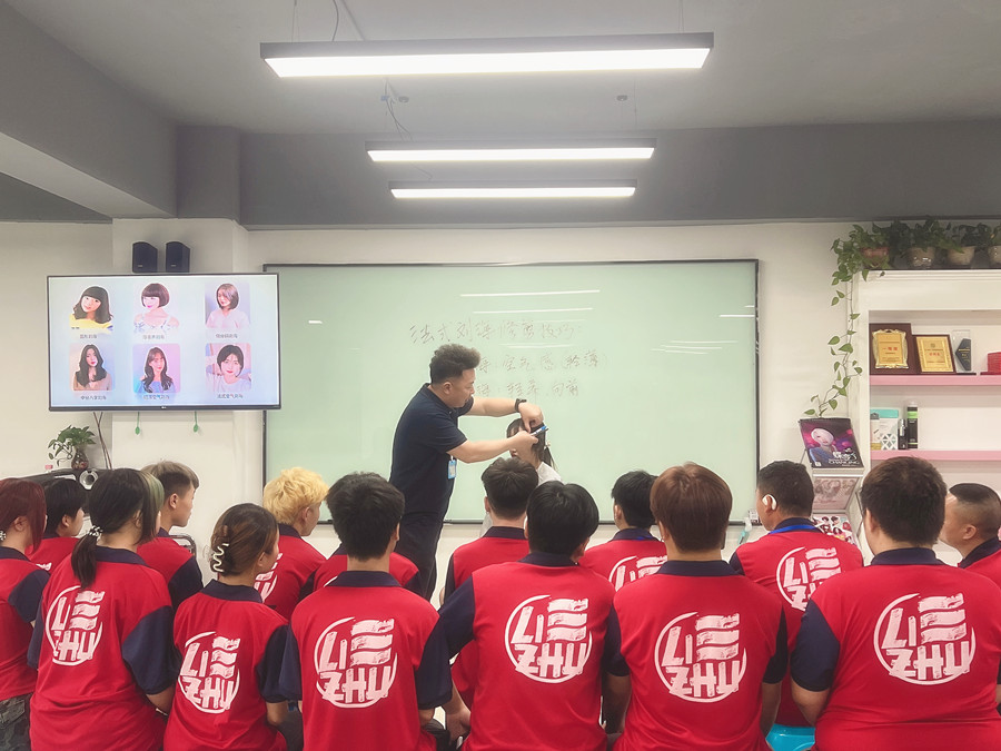 不同臉型適合的劉海類型，南寧剪發(fā)學(xué)習(xí)分享