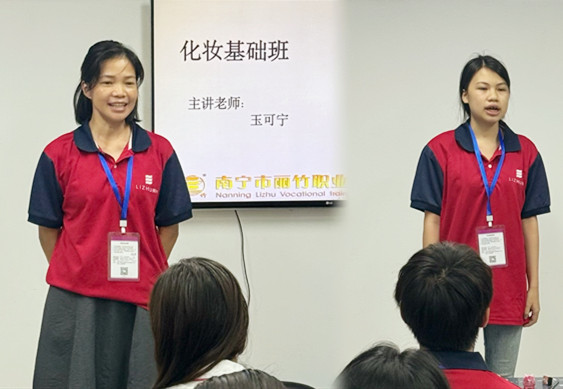 化妝新生自我介紹，廣西化妝課堂日常