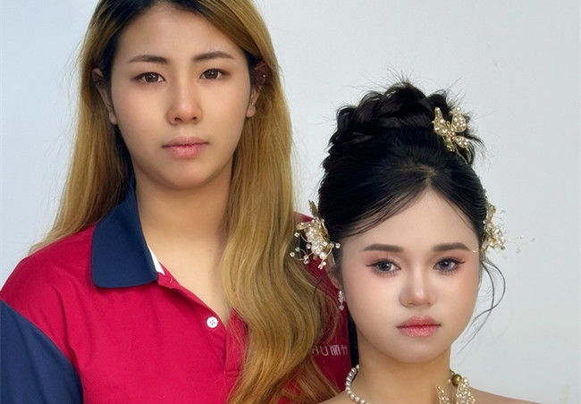 南寧學(xué)化妝零基礎(chǔ)作品：禮服造型