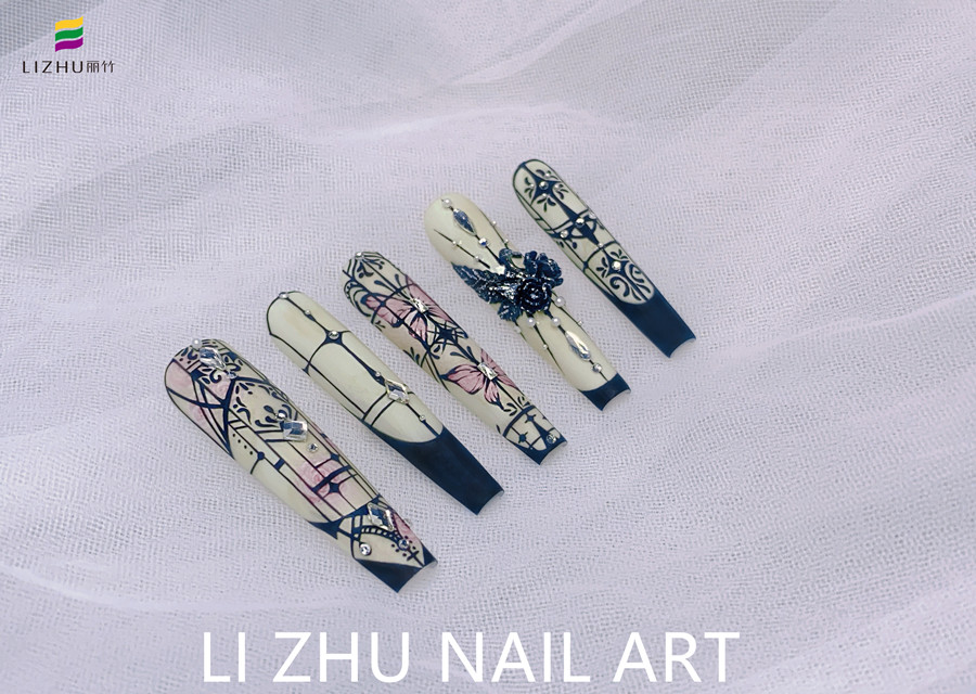 手繪花窗美甲，南寧美甲設計作品賞析