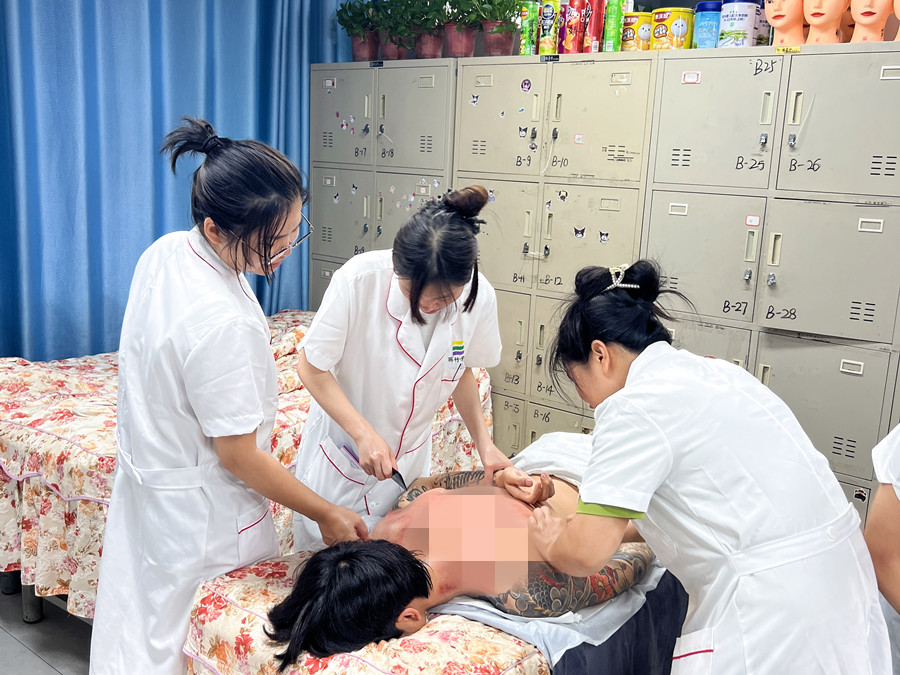 背部刮（sha）痧練習(xí)課堂，南寧健康管理美容