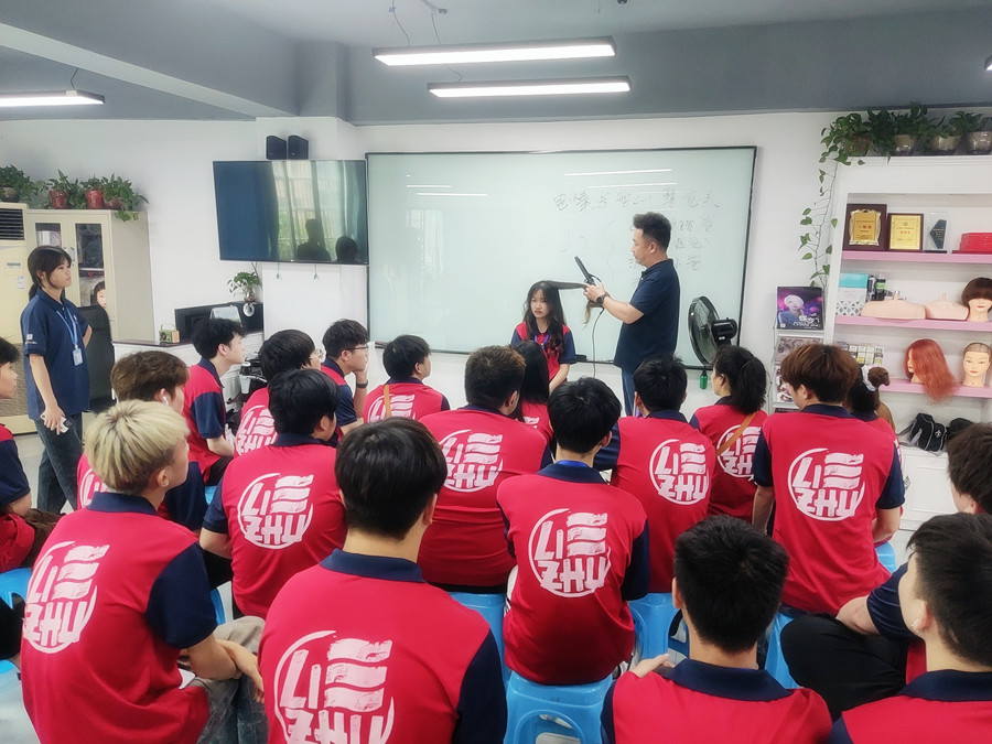 通用燙發(fā)后打理技巧，廣西燙染專業(yè)學校分享