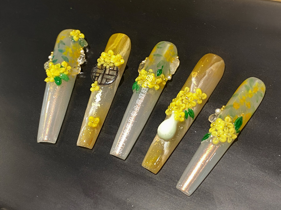 0基礎學美甲作品：雕花美甲