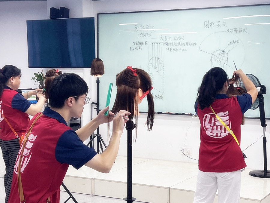 圓形層次修剪是什么？廣西美發(fā)造型學校為你解答