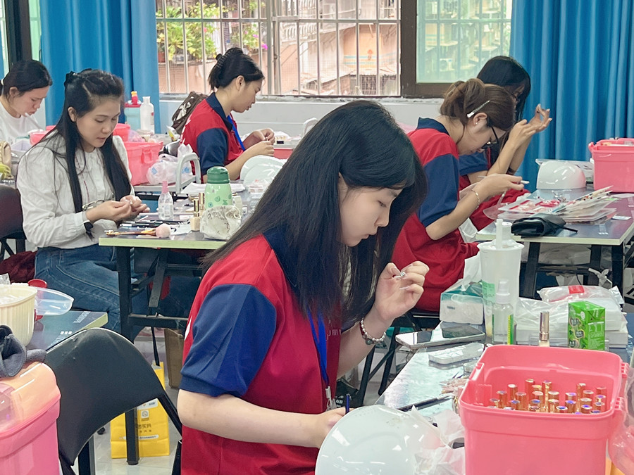 廣西美甲學(xué)習(xí)日常，到處都是歡聲笑語