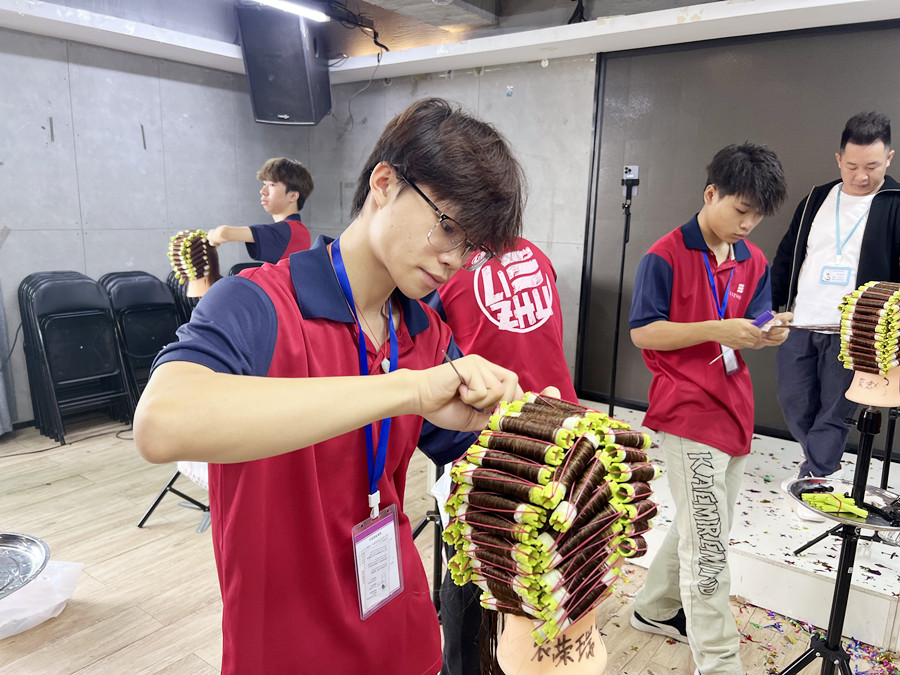 美發(fā)新手如何學(xué)上杠？南寧卷發(fā)培訓(xùn)