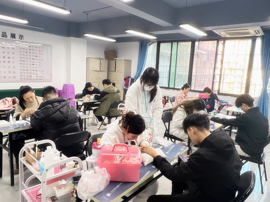 傳統(tǒng)美甲前置處理，南寧美甲專業(yè)教學(xué)講解