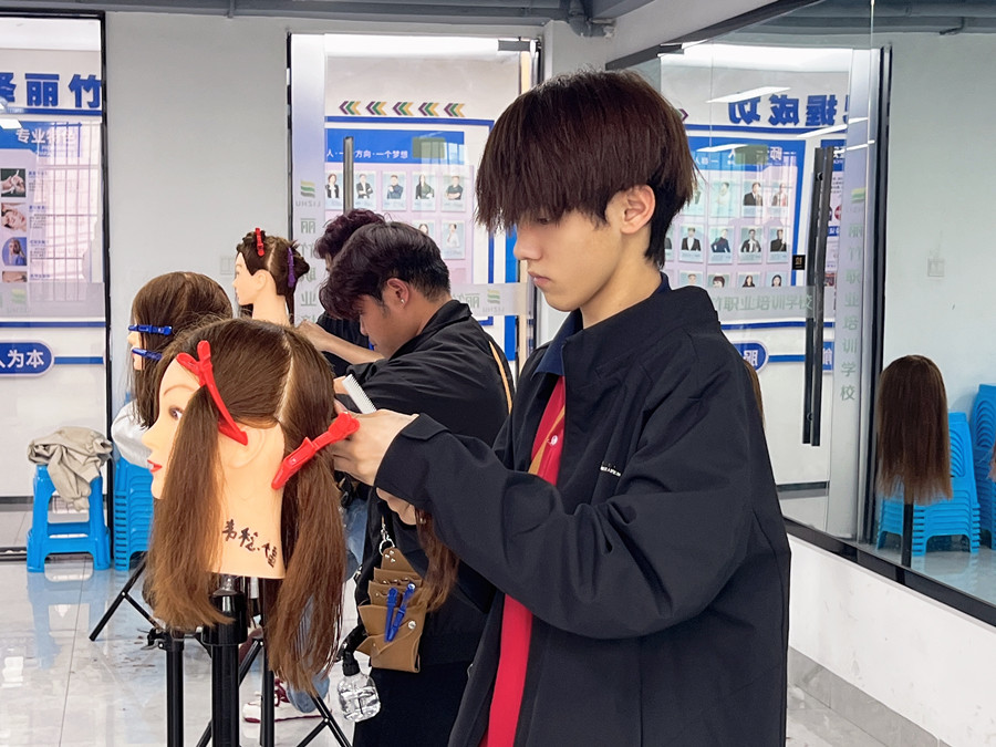 從零學剪發(fā)的初學者如何提升技術