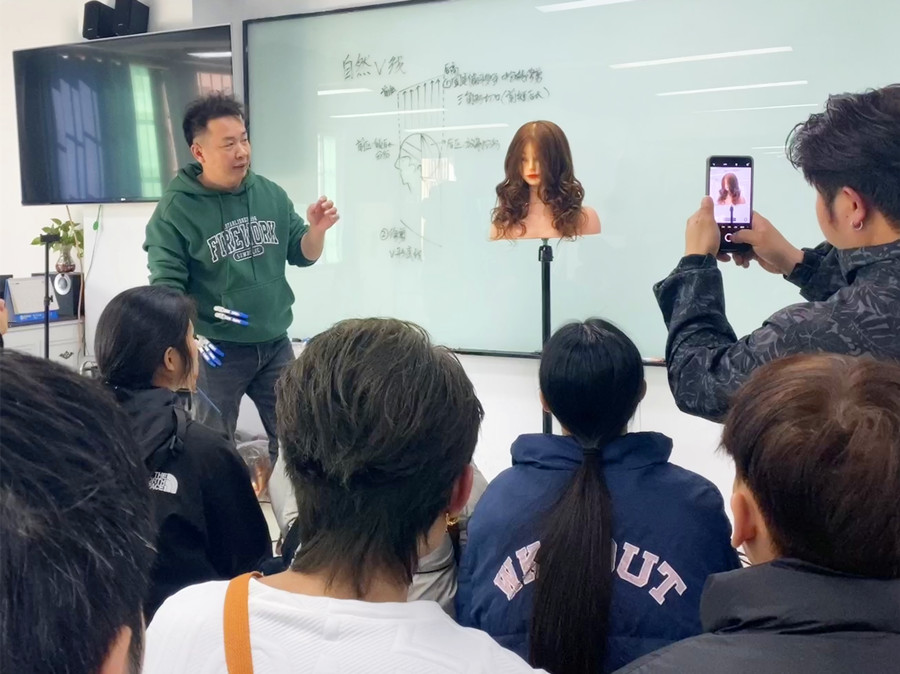 自然V線修剪手法，從零開(kāi)始學(xué)美發(fā)