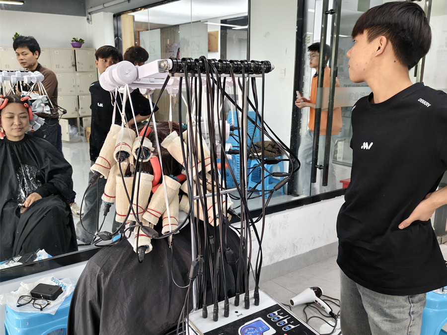 專(zhuān)業(yè)燙發(fā)的前后對(duì)比，南寧美發(fā)燙染實(shí)訓(xùn)課堂