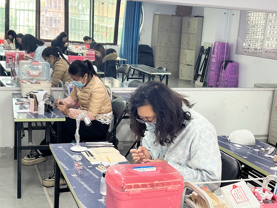 南寧美甲創(chuàng)業(yè)，歡迎到麗竹美甲學(xué)校