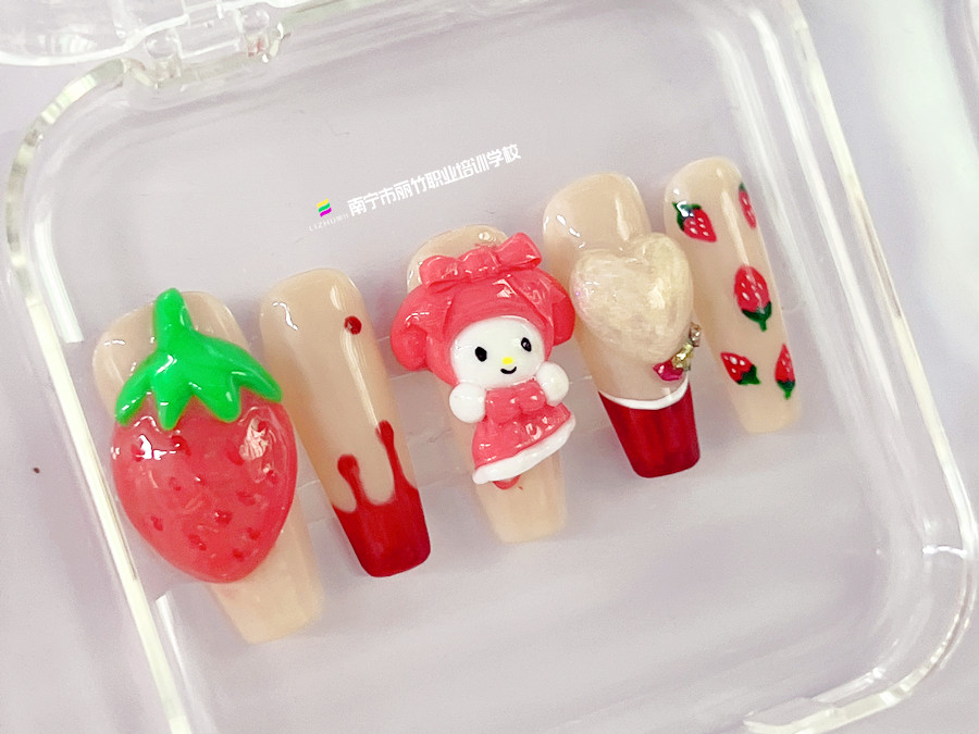 雕花卡通美甲，南寧美甲進(jìn)修培訓(xùn)作品