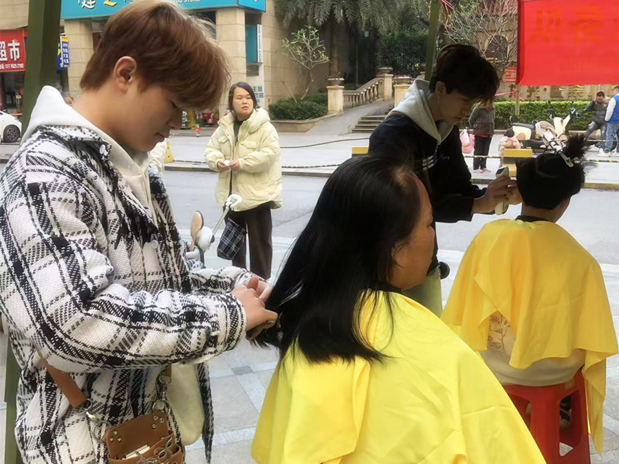 新手剪女士中長發(fā)核心技巧，南寧美發(fā)造型學校分享